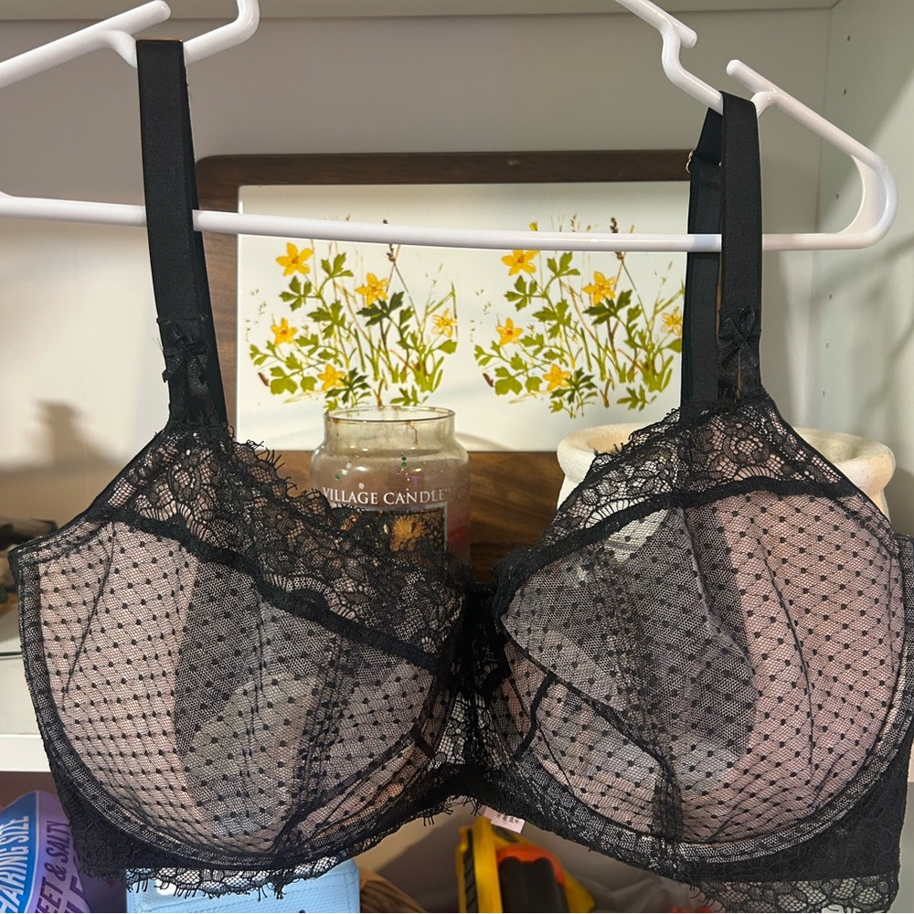Victoria's Secret Dream Angels Black Sheer Lace Underwire Bra with Dotted Mesh
